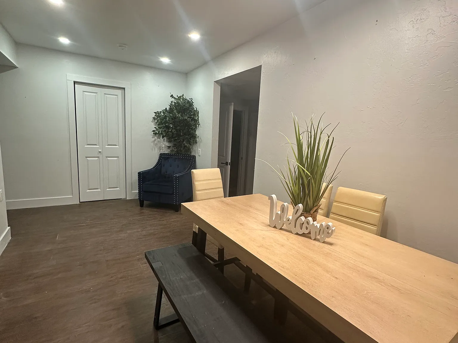 2112 Mark Ave — Photo 2