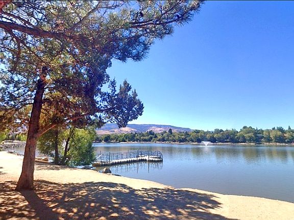 Virginia Lake park at the end of the block