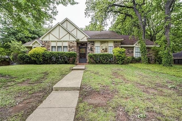 1st image of 920 Oak Creek Estates Dr