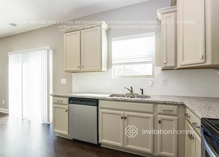 5318 Roberta Crossing Dr — Photo 10