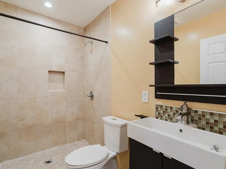 336 W Lexington Dr — Photo 7