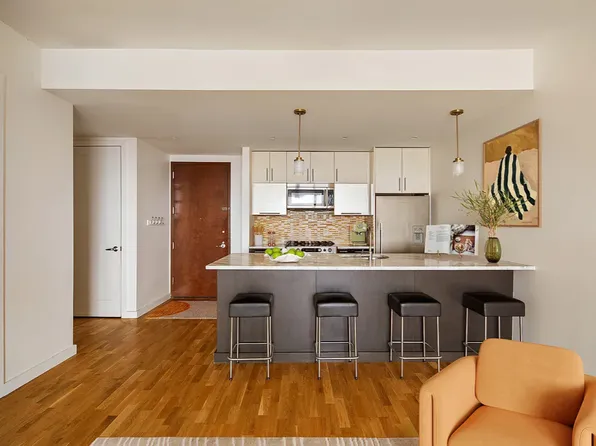 500 4th Avenue image 4 of 12