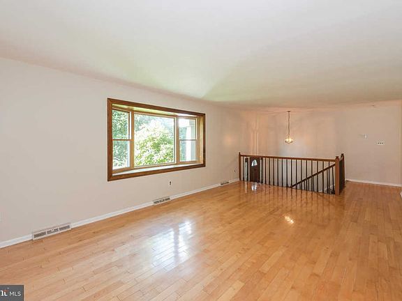 3rd image of 1108 Canterbury Ct