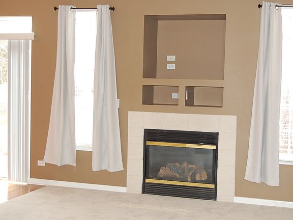 5th image of 2392 Claremont Ln