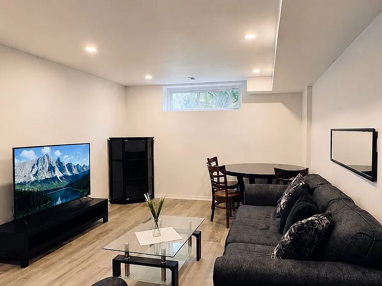 328 Woodsworth Rd #LOWER — Photo 10