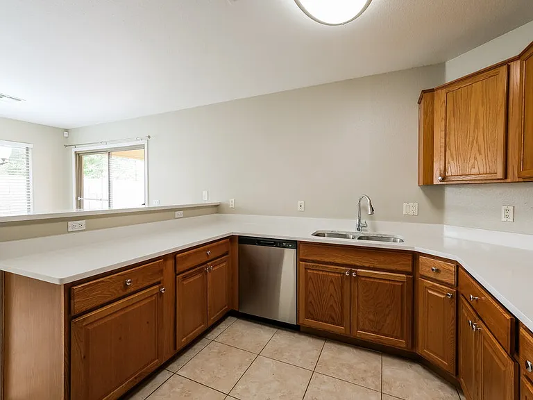 6054 W Jones Ave — Photo 9