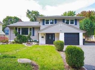 827 Highland Ave, Paramus, NJ 07652
