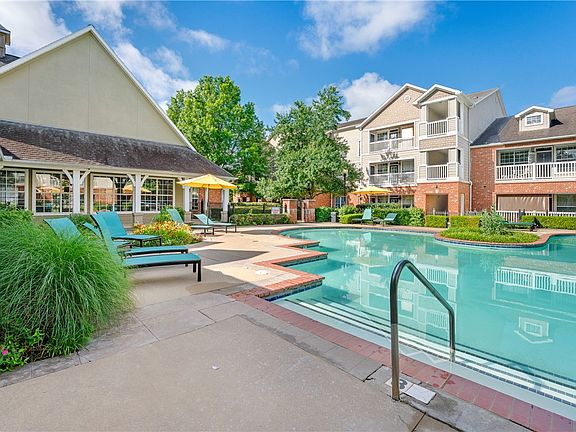 2nd image of 4261 NE Meadow Creek Cir APT 207