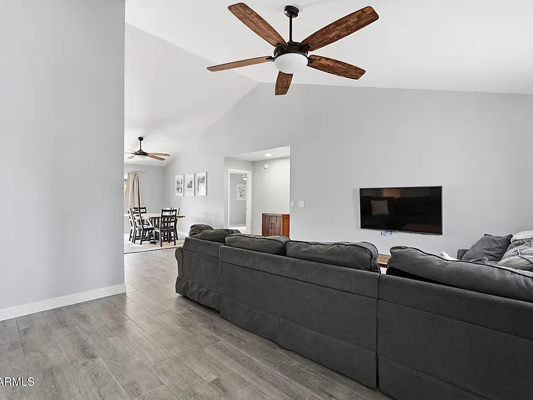 1735 E Stephens Dr — Photo 6