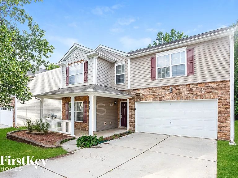 2709 Buckleigh Dr — Photo 1