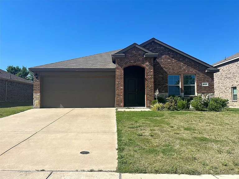 3417 Sweetwater Way — Photo 1