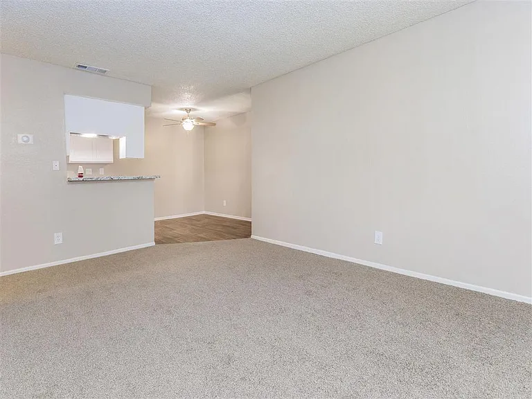 Carmel Apartments — Photo 14