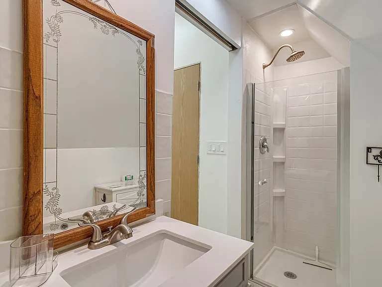 Attic shower / Bathroom