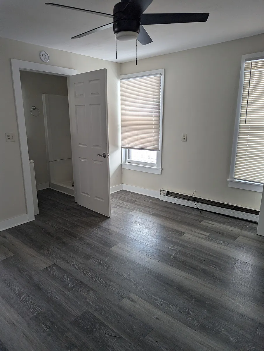 Building Photo - 16 Village St #D