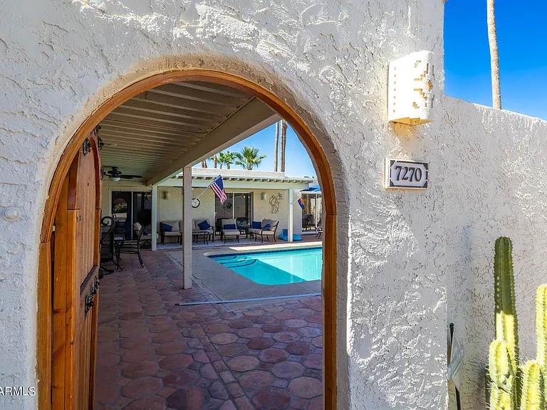 7270 E Loma Ln — Photo 3