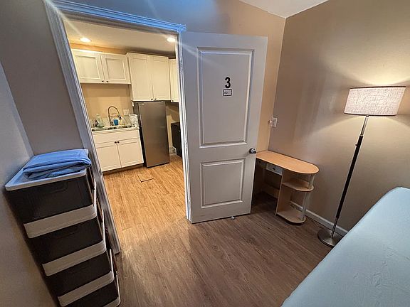 4th image of 923 Sacramento Ave Room 2