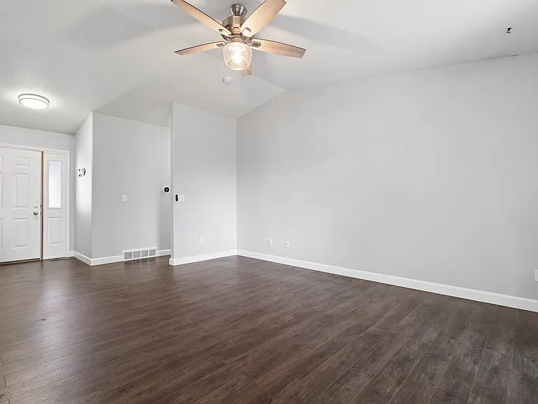 1336 Roseville Dr — Photo 4