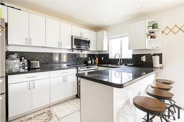 3 bed, 1500 sqft, $3,150 — Photo 2