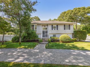 27 Meeting House Rd, Westhampton Beach, NY 11978