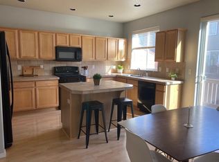 3394 SE Wedgewood Ave, Hillsboro, OR