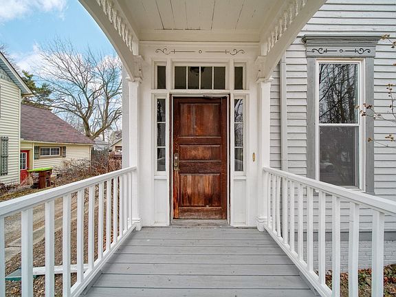 3rd image of 220 Comstock St