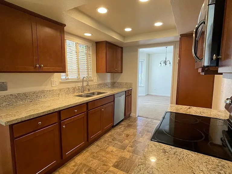 9270 Emerald Crest Dr — Photo 4
