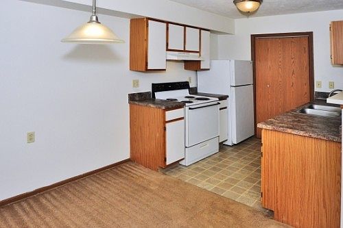 3rd image of 6190 Applegrove Ln