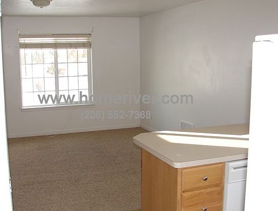 4th image of 950 N Eve Dr #4