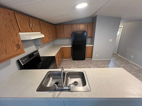 Tons of Countertops in the Kitchen