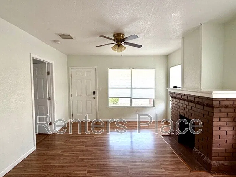 2 bed, 1.0 bath, 832 sqft, $1,295 — Photo 3