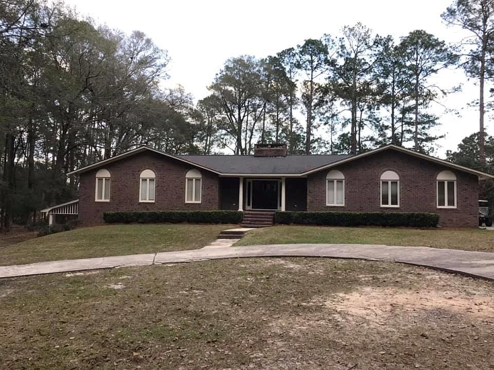 1st image of 1700 Tanglewood Dr