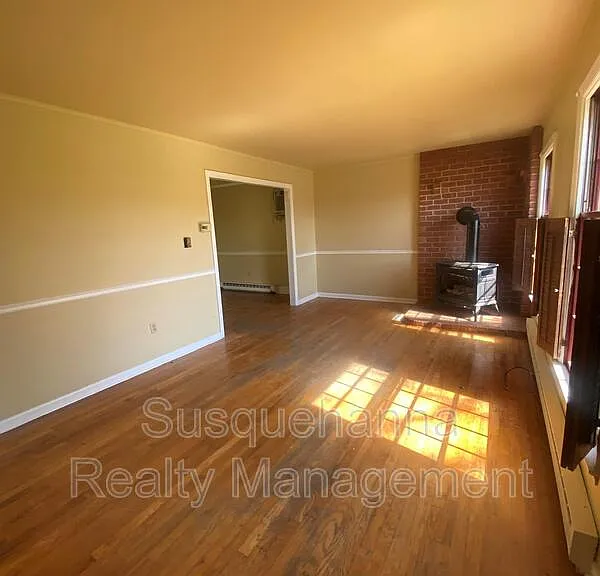 529 Stone Hill Rd — Photo 2