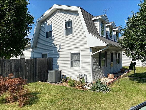 2nd image of 7 Hobart Cir