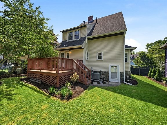 2nd image of 42 Roslin St