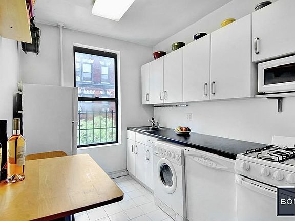 3rd image of 91 Macdougal St Unit 15