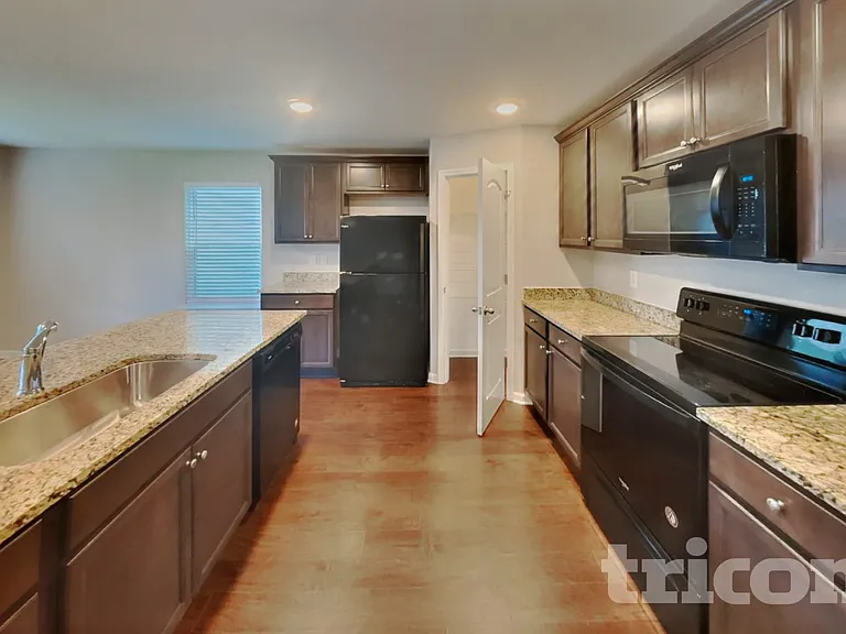 215 Kirkside Dr — Photo 6