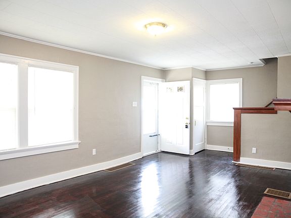 4th image of 109 E Hillcrest Ave