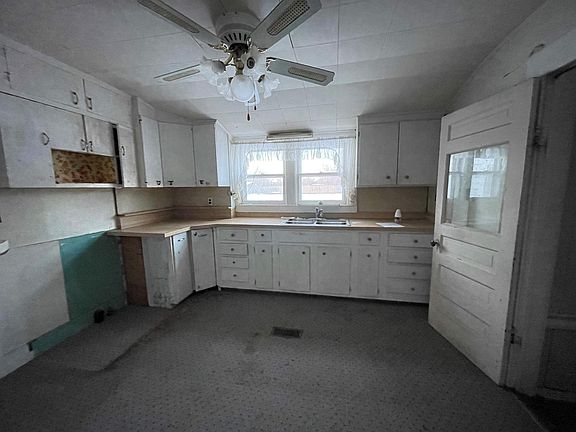 3rd image of 1034 NE Green St