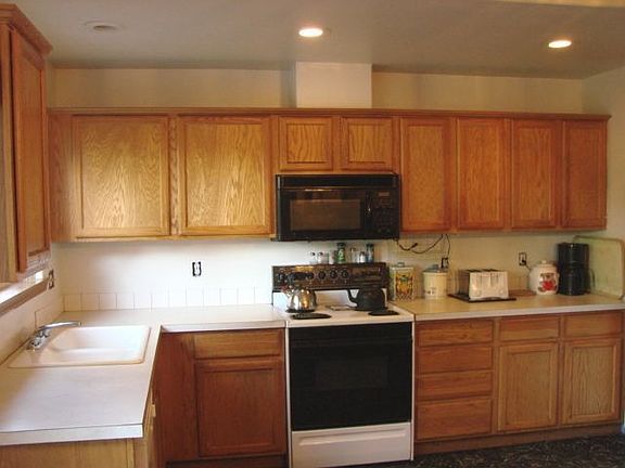 Plenty of Kitchen Cabinets