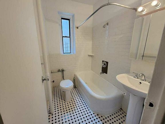 3rd image of 12 Pinehurst Ave APT 5A