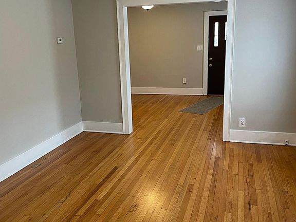 5th image of 3011 South St
