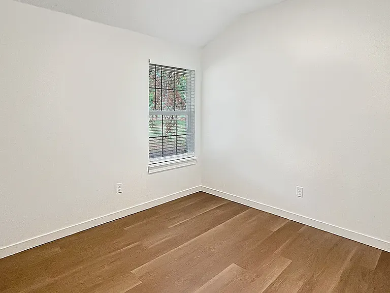 2106 Charles Whitlow Ave — Photo 12