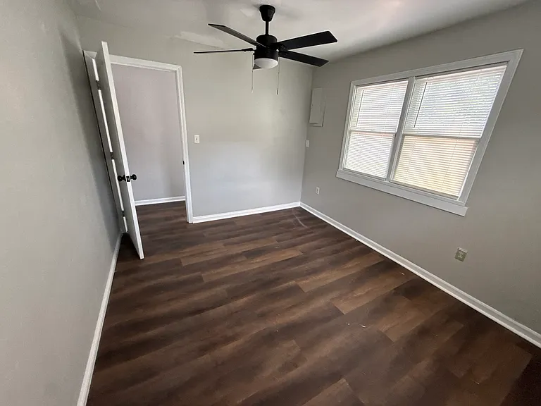 530 N Broadway St — Photo 3