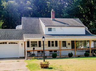 62 Roundwood Ln, Levittown, PA
