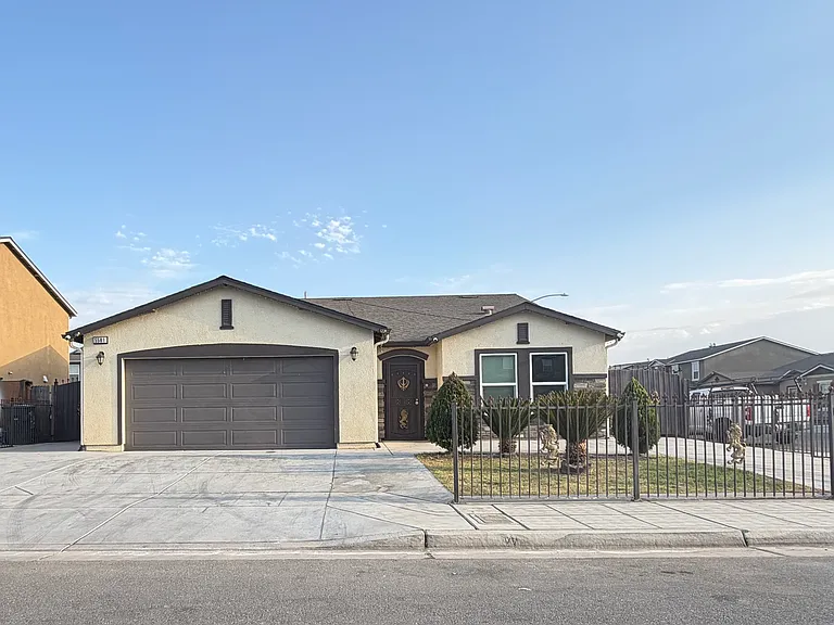 5581 W Pontiac Way — Photo 1