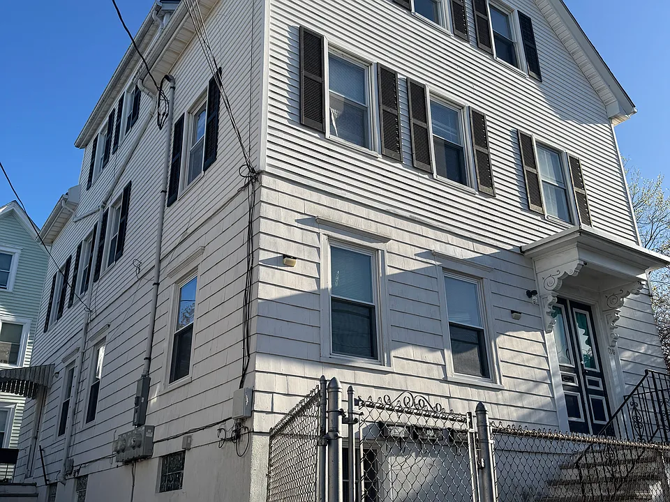 178 Blackmer St #3