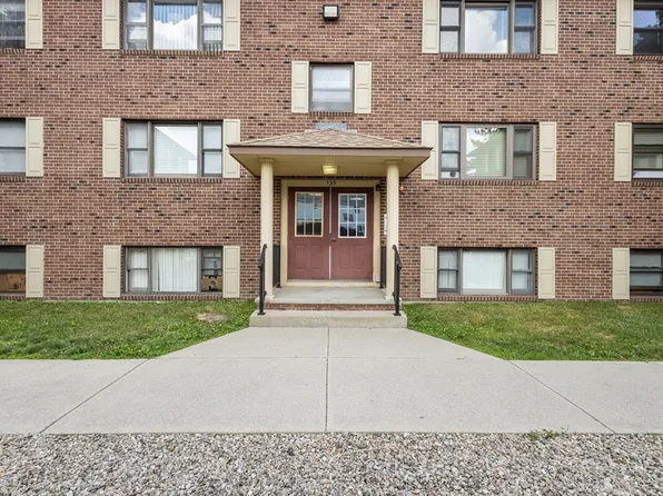 135 Vale St APT 16, Fall River, MA 02724