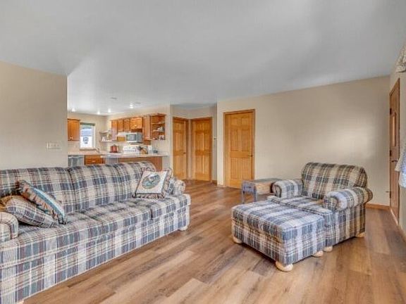 3rd image of 1103 Dewey STREET