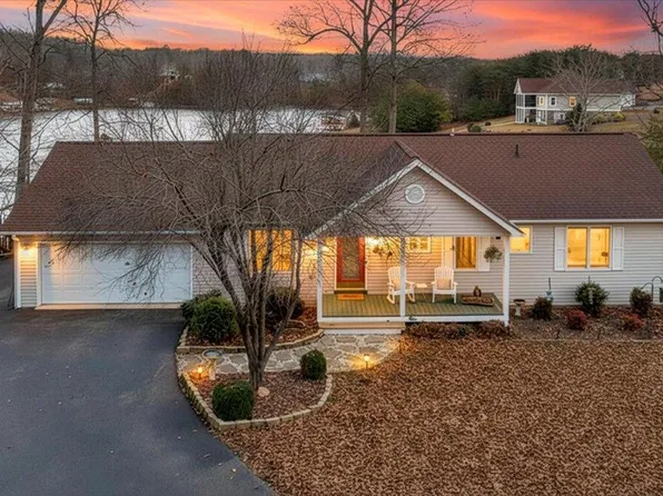 60 Cameron Cir, Wirtz, VA 24184