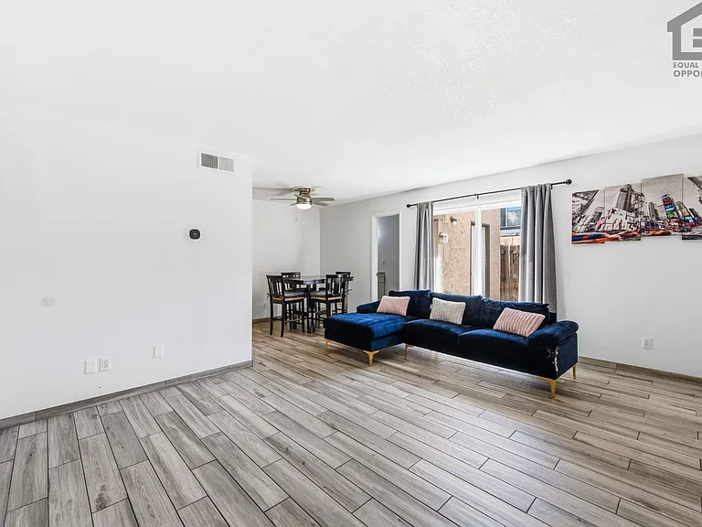 6011 W Townley Ave — Photo 8